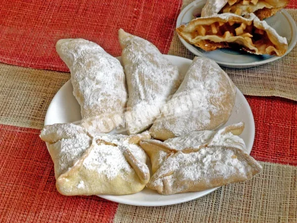 Листкове тісто з яблуками