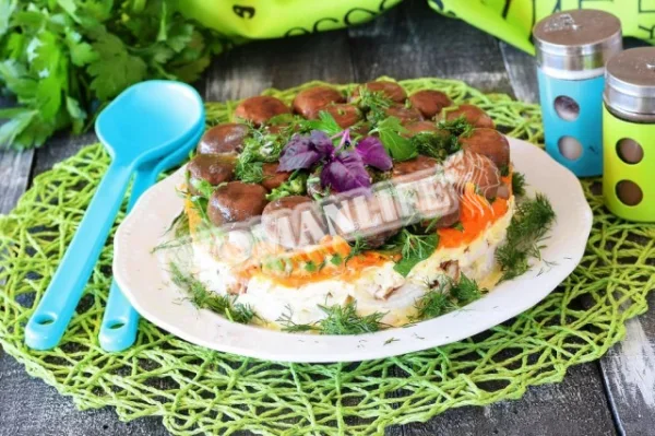 Грибний салат з курячого філе