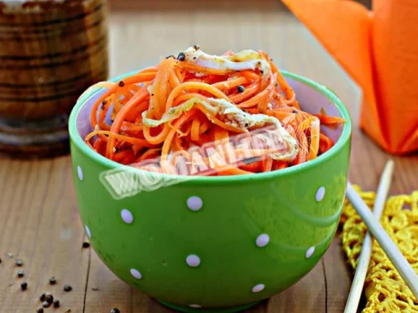 Корейський салат з копченою куркою і морквою