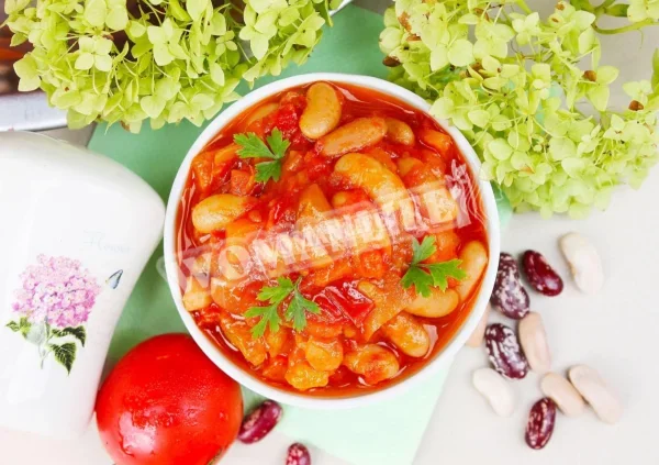 Зимовий салат квасоля, помідори