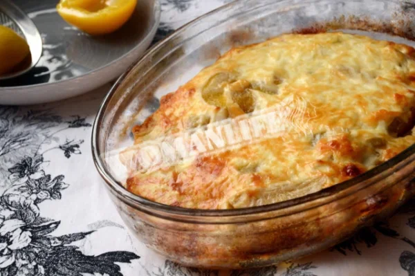 Куряче філе з персиками та сиром