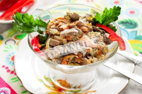 Салат з курячої печінки з морквою
