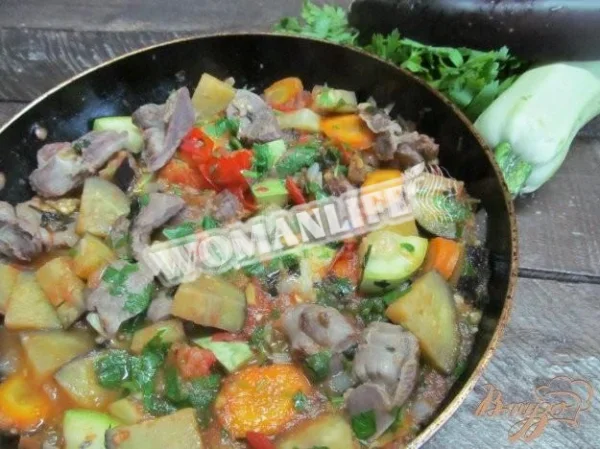 Овочеве рагу з курячими шлунками