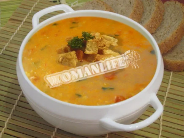 Горохове пюре з куркою та овочами