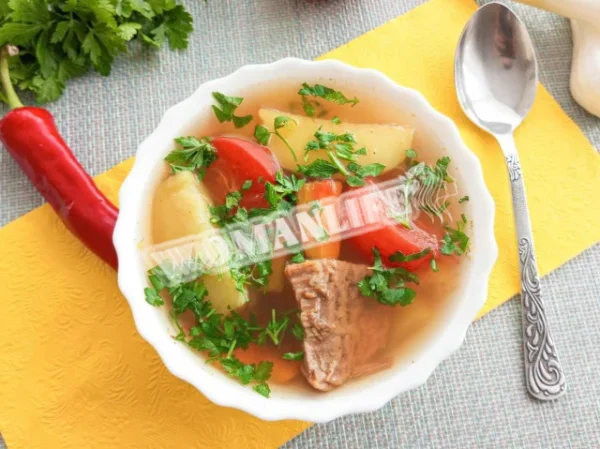 Класичний густий суп з яловичої шурпи з овочами