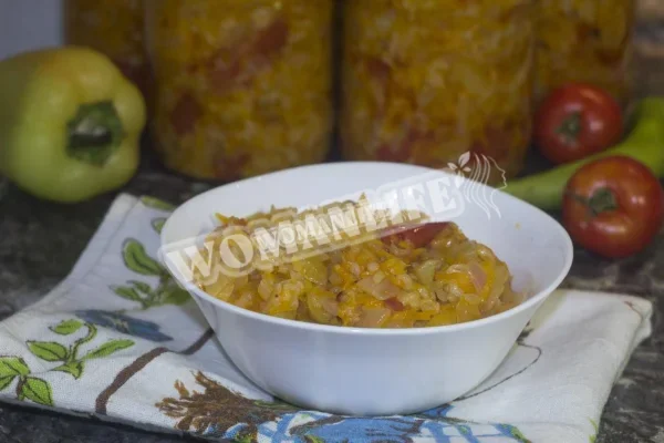 Зимовий салат з рисом і овочами