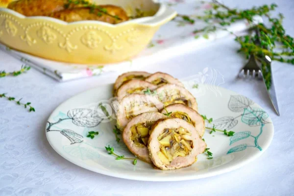 Свинячі рулетики з грибами