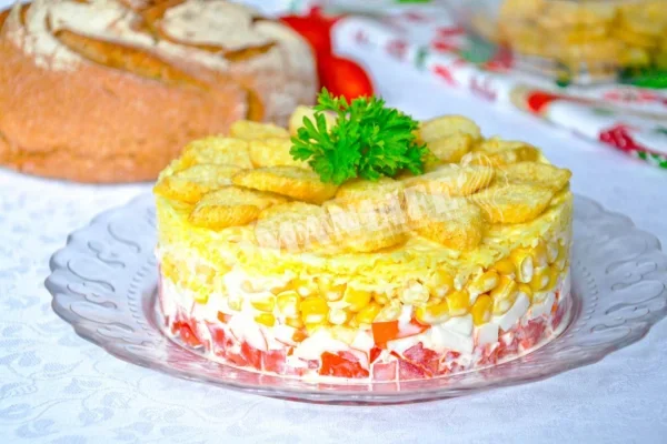 Салат корида крабові палички кукурудзяні помідори