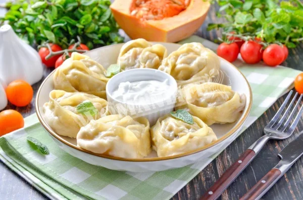 Манти з гарбузом і м'ясом