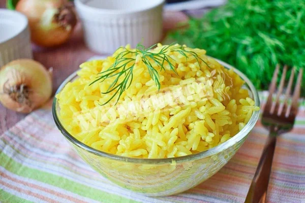 На гарнір рис з цибулею