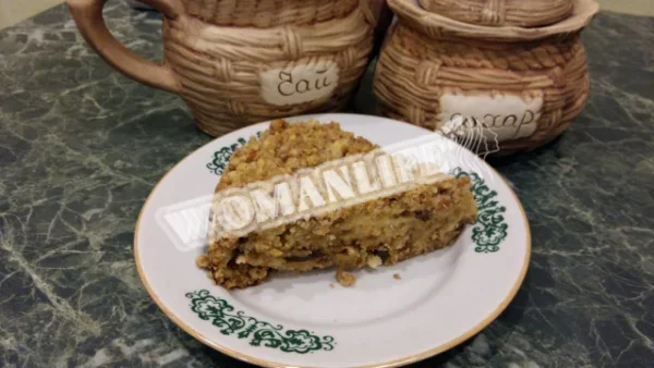 Манний пиріг з сиром і чорносливом