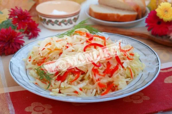 Салат з прованської капусти з болгарським перцем
