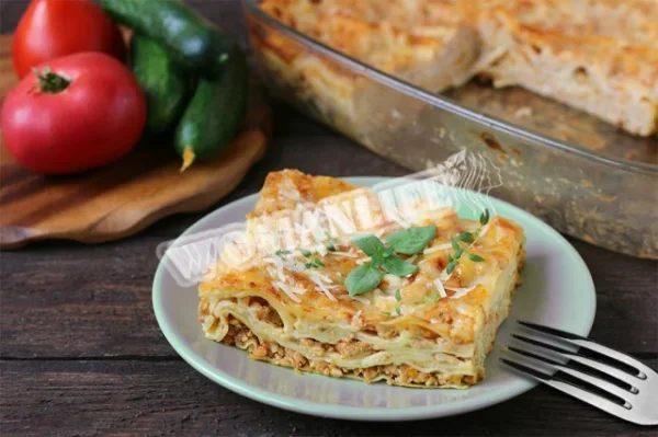 Лазанья з курячим фаршем і сиром