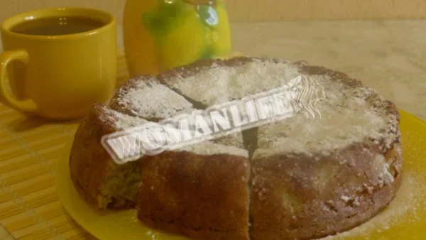 Проста шарлотка з яблуками