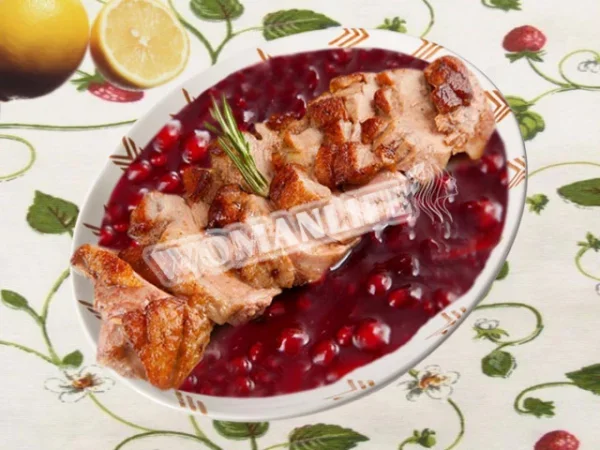 Качине філе з брусничним соусом