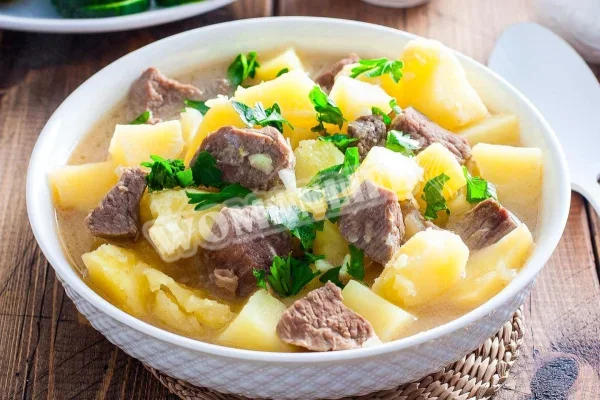 Тушкована яловичина з картоплею