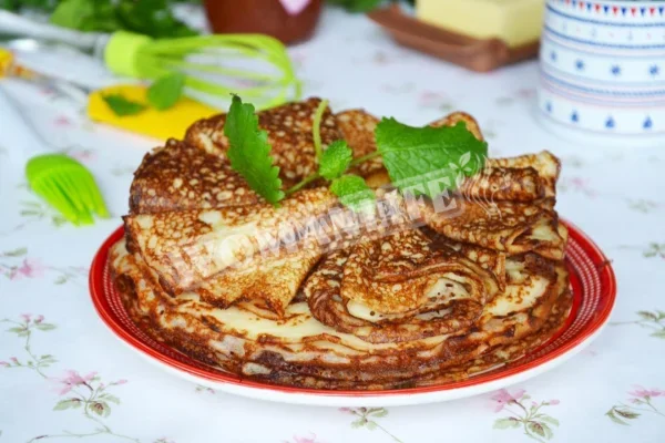 Млинці на кислому молоці з дірочками