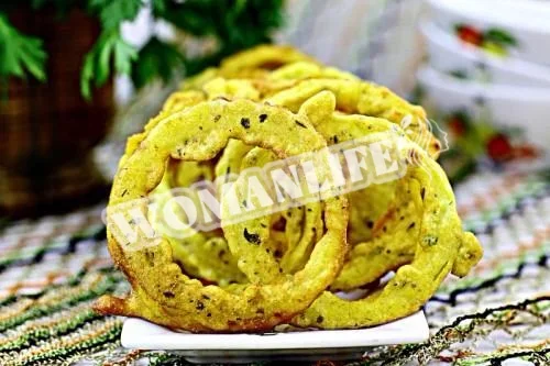 Кільця цибулі в кукурудзяному клярі