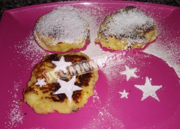 Сирники на манці з родзинками