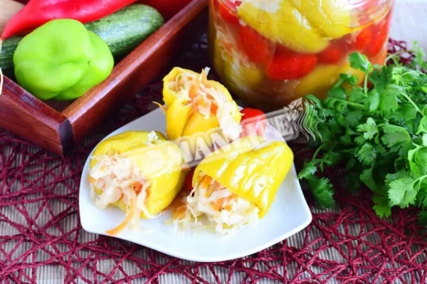 Перець фарширований овочами на зиму по-болгарськи