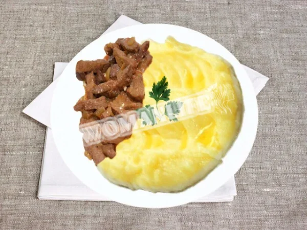 Картопляне пюре з яйцем і вершками