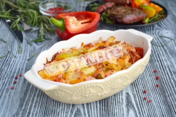 Картопля з сосисками в духовці