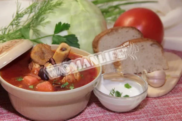 Борщ з квасолею і куркою