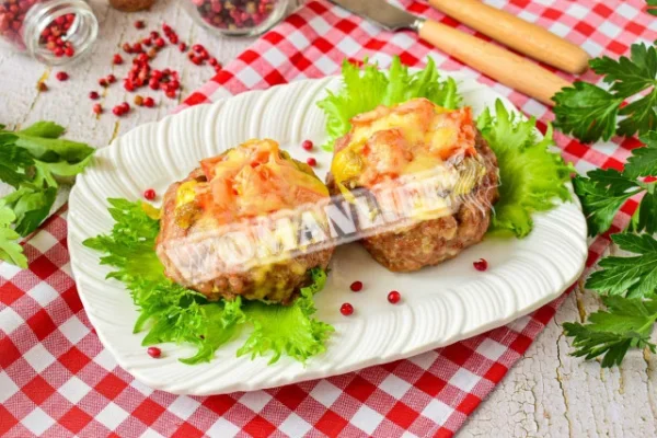 Гнізда з фаршу, фаршировані сиром і грибами в духовці
