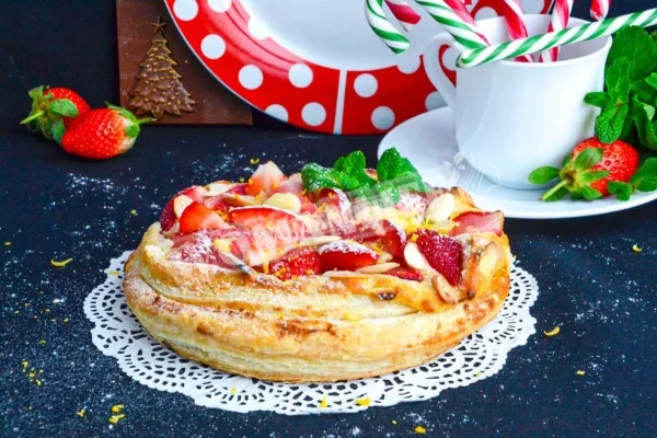 Полуничний шаровий пиріг