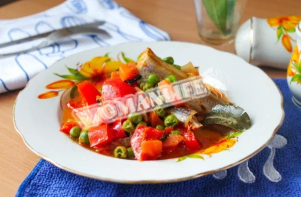 Риба тушкована з овочами