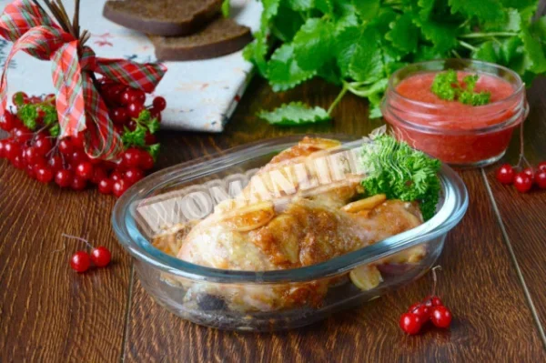 Курячі гомілки з калиновим соусом
