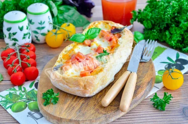 Коровай з начинкою в духовці
