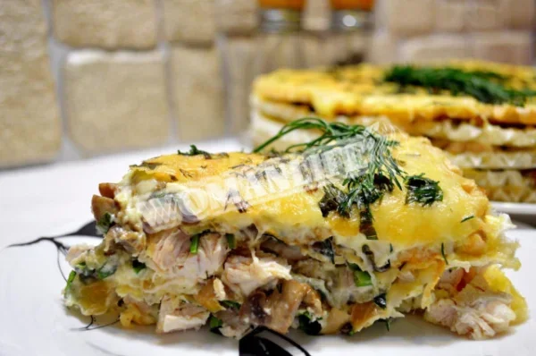 Закусочний торт Наполеон з куркою та грибами