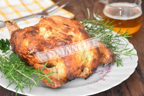 Курка з банкою пива