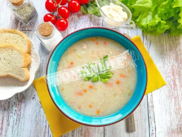Курячий суп з вівсянкою та овочами