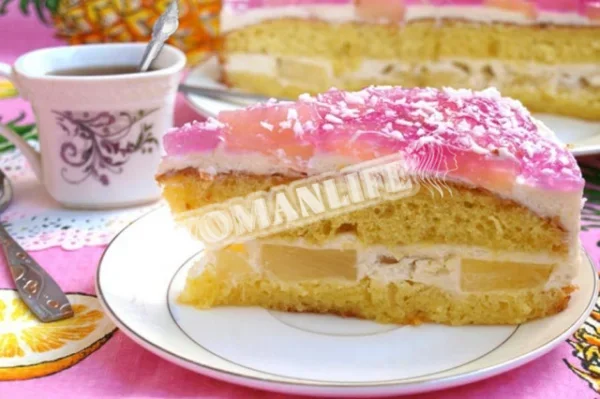 Торт з консервованими ананасами