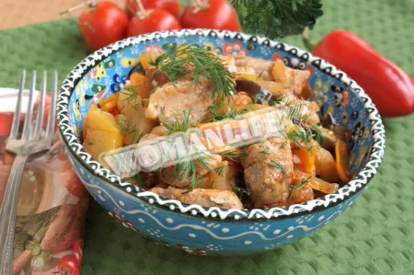 Свинина з різними овочами, баклажанами, цибулею, кабачками