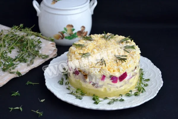 Салат з індичкою і грибами