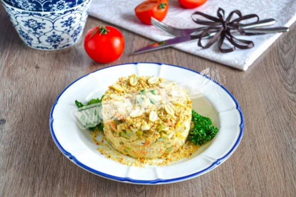 Салат з білими грибами і куркою