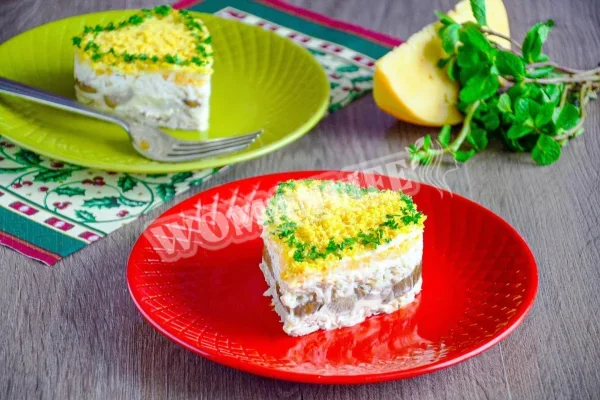 Салат гриби курячі яйця сир