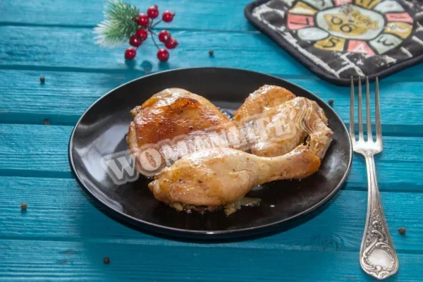 Курка тушкована в духовці