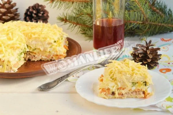 Салат з вафельними коржами