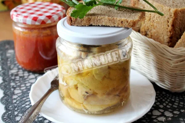Тушкована курка в банку