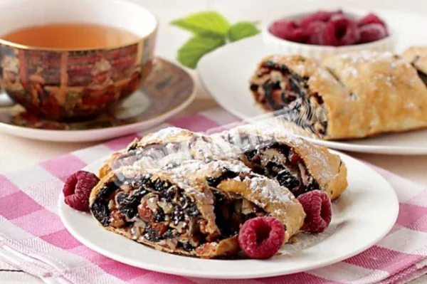 Штрудель з родзинками