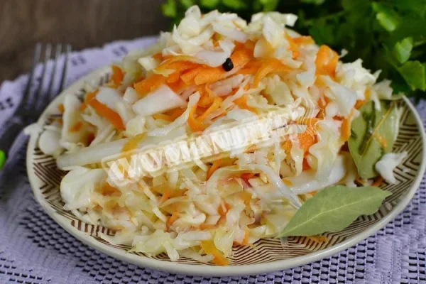 Квашена капуста з гарячим розсолом