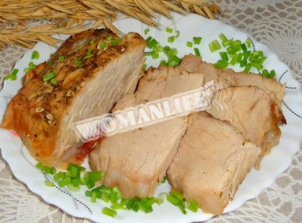М'ясо з розмарином, запечене в духовці