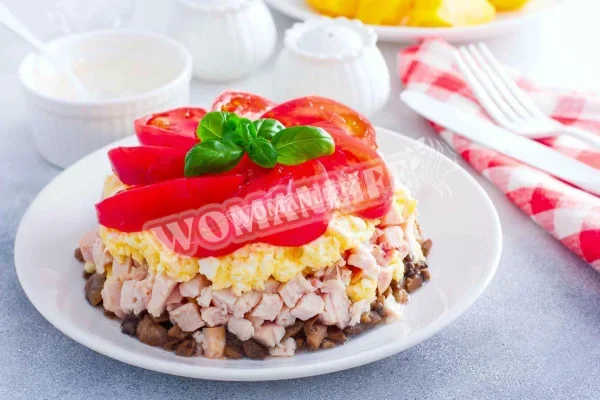 Салат Коханий Чоловік з копченою грудкою і грибами