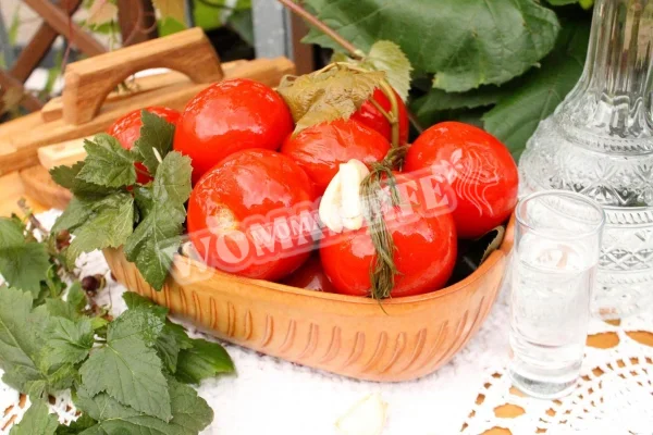 Солоні бочкові помідори