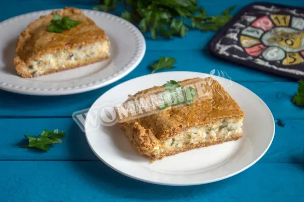 Пиріг з рибними консервами і рисом