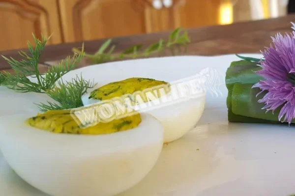 Яйця, фаршировані ісопом